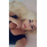 Scottish-Blondie's Offline Chat Room