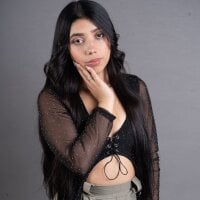 Emiily_Cute__'s Offline Chat Room