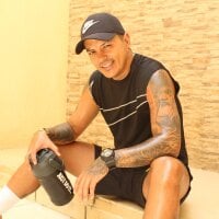 MaximoHall86 webcam model