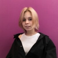 Emma_Esters' Offline Chat Room