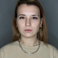 GeemmaLewis Adlı Modelin Çevrimdışı Sohbet Odası