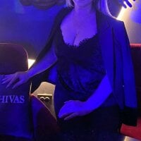 bigtits_gueeny's Offline Chat Room