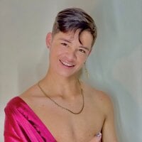 Axel_rogers23's Offline Chat Room