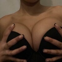 KissesJeannyx's Offline Chat Room