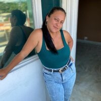 Zoee_Milf's Offline Chat Room