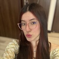Lynellee model avatar