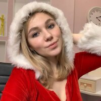 tina_strong's Offline Chat Room
