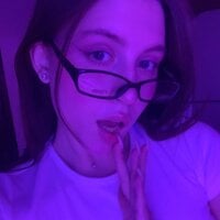 web_angel_eva Adlı Modelin Çevrimdışı Sohbet Odası