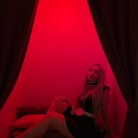 ellabellaa111's Offline Chat Room