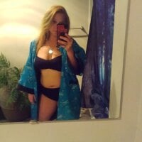 ToTheStarsAndBack's Offline Chat Room