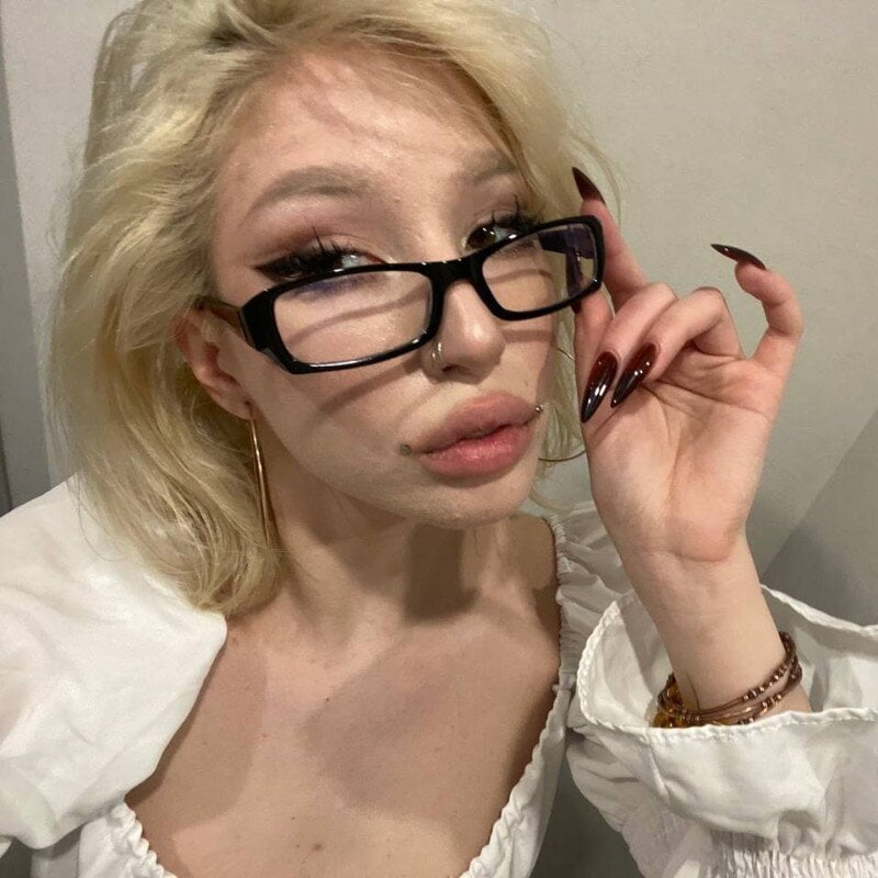 SallyCha's Stripchat show and profile