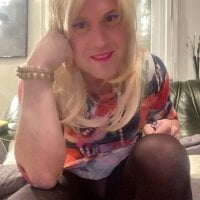 Transgender-Manuela-'s Offline Chat Room