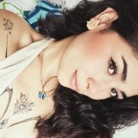 LioyQueen webcam model