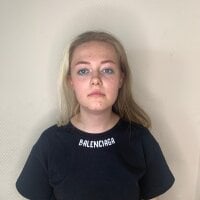 EmiIyWiIson's Offline Chat Room