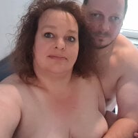 cutecouple2025's Offline Chat Room