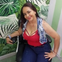 gina_busty_pussy Adlı Modelin Çevrimdışı Sohbet Odası