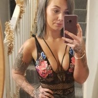 ellabellax's Offline Chat Room