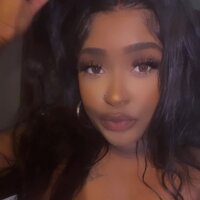 Diamondluvv22 Adlı Modelin Çevrimdışı Sohbet Odası
