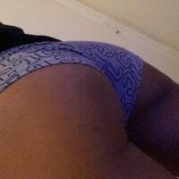 Squirtingdreamz's Offline Chat Room