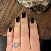 WorshipFeetFingernails' Offline Chat Room