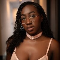 Qeen_blackk webcam model