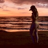 elena-jones' Offline Chat Room