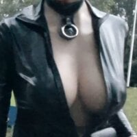 Larissa1sexdoll's Offline Chat Room