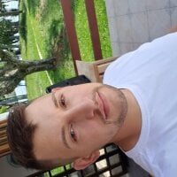 Eric_Cordeiro's Offline Chat Room