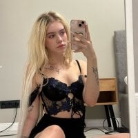 myprettylola webcam model