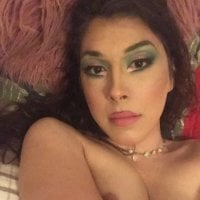 Thiquetranslatina's Offline Chat Room