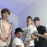 XHotMalesX's Offline Chat Room