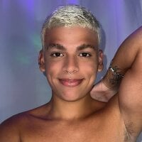 MrLeoLatino webcam model