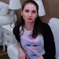 BrunetteAdelle offline chatrum