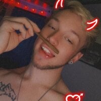 lilbootydaddy10's Offline Chat Room