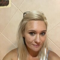 ladypearl21's Offline Chat Room