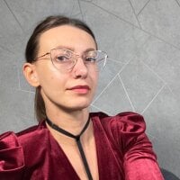 Elina_Gravess webcam model