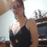 Nikkolle_huyt webcam model