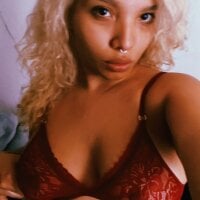 valerie_ch's Offline Chat Room