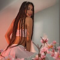 YayaHilton webcam model
