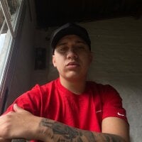 Alvarezzz29 webcam model