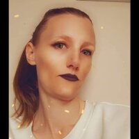 RedRuby1584's Offline Chat Room