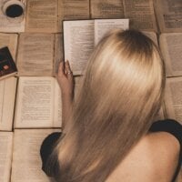 Bella_Monamore's Offline Chat Room