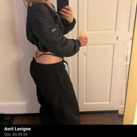 hotbitch69666's Offline Chat Room