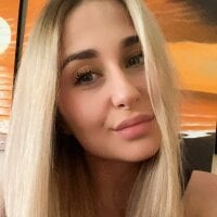 Mia_Dreamm's Offline Chat Room