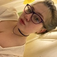 Lillie_Lora's Offline Chat Room
