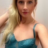 Chelly181818's Offline Chat Room