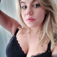 RadiantQuinn's Offline Chat Room