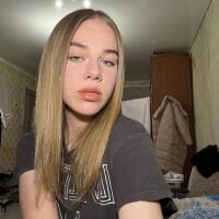 moll_y's profile image'