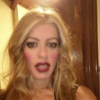 Erotomaneitaliana's Offline Chat Room