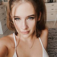 Offline chatovací místnost Leona_Briggs